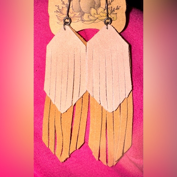 Justin Genuine leather 2 tone earrings - Picture 3 of 4